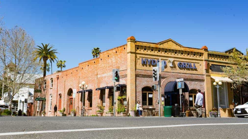 exterior of hydro bar and grill