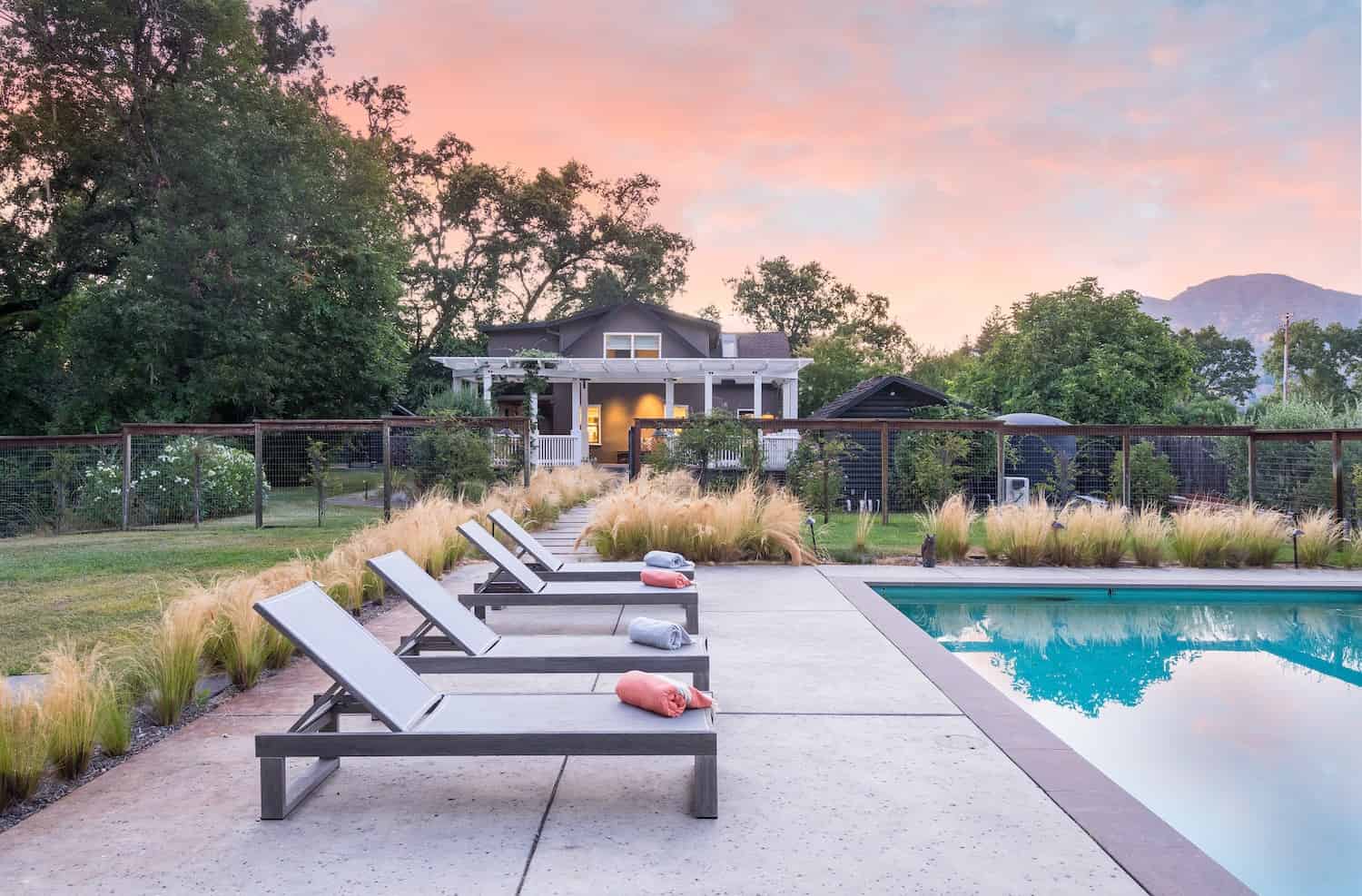 The Anderson Calistoga exterior with pool and lounge chairs