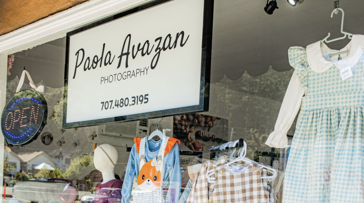 Paola Avazan Shop Sign