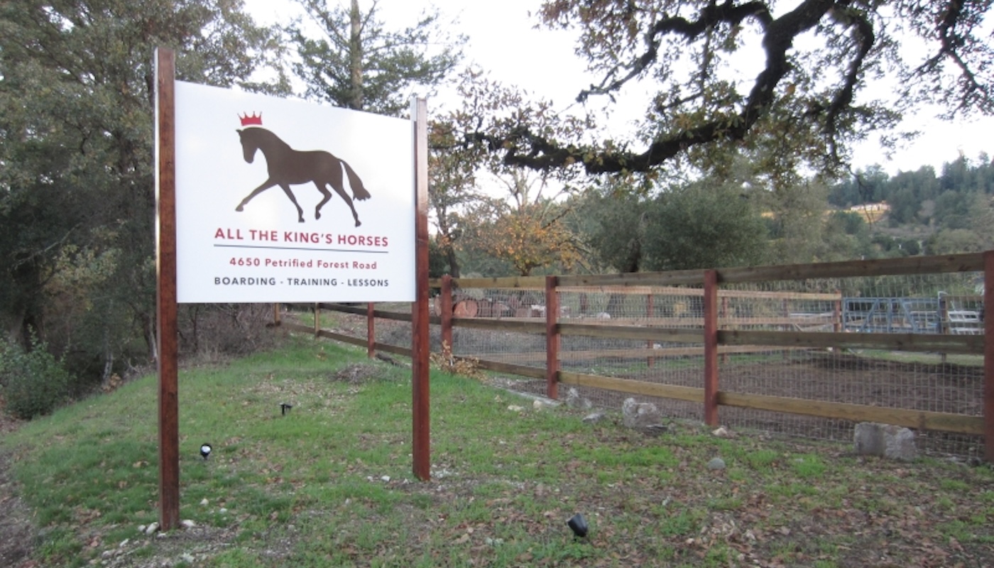 facade of all the kings horses